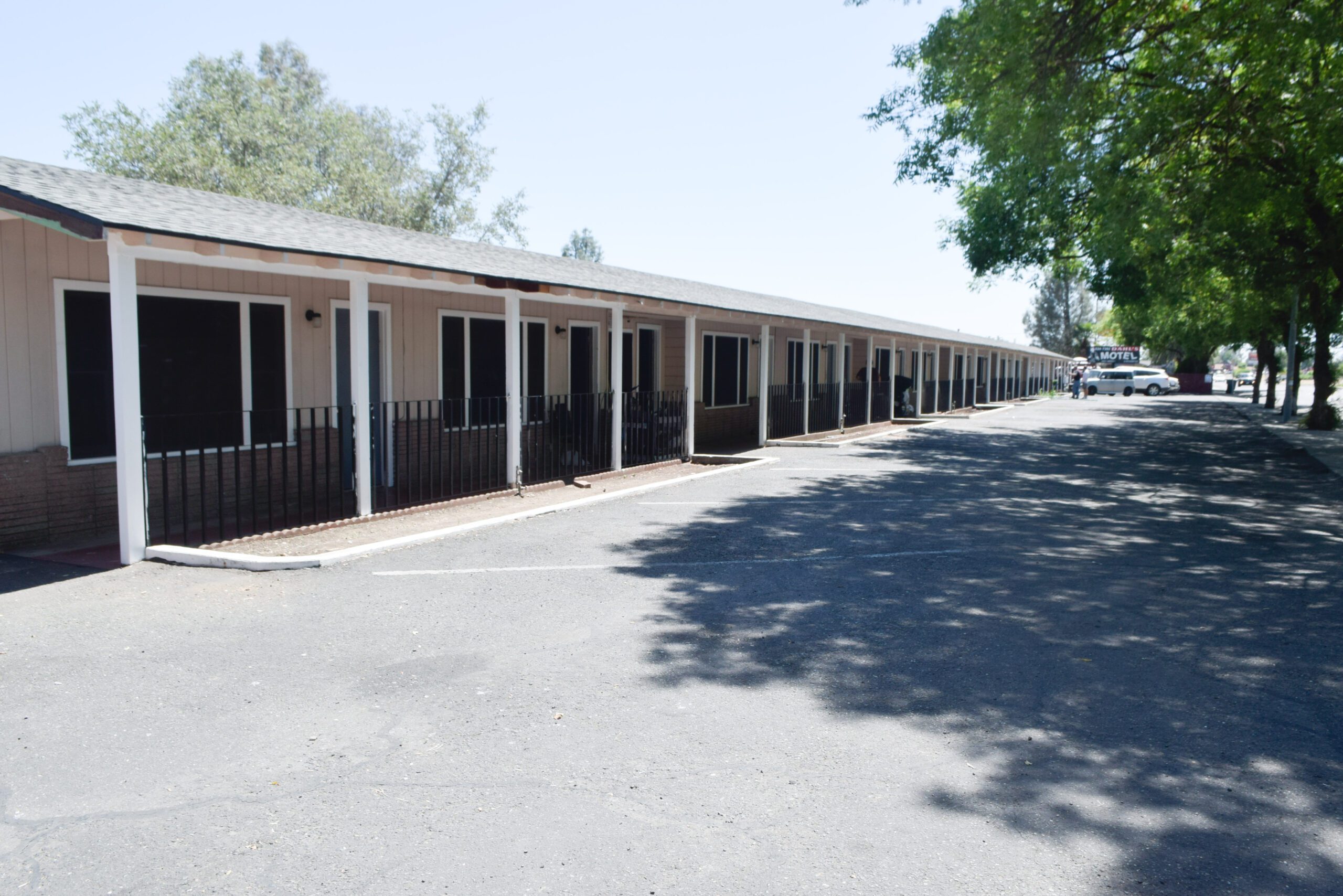Dahl's Motel Front Right Side Toward Office From Parking Lot